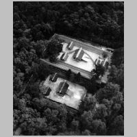 Ise shirine in 1953, the new building (above) is an exact copy of the old one built 20 years earlier, photo Wikipedia.jpg